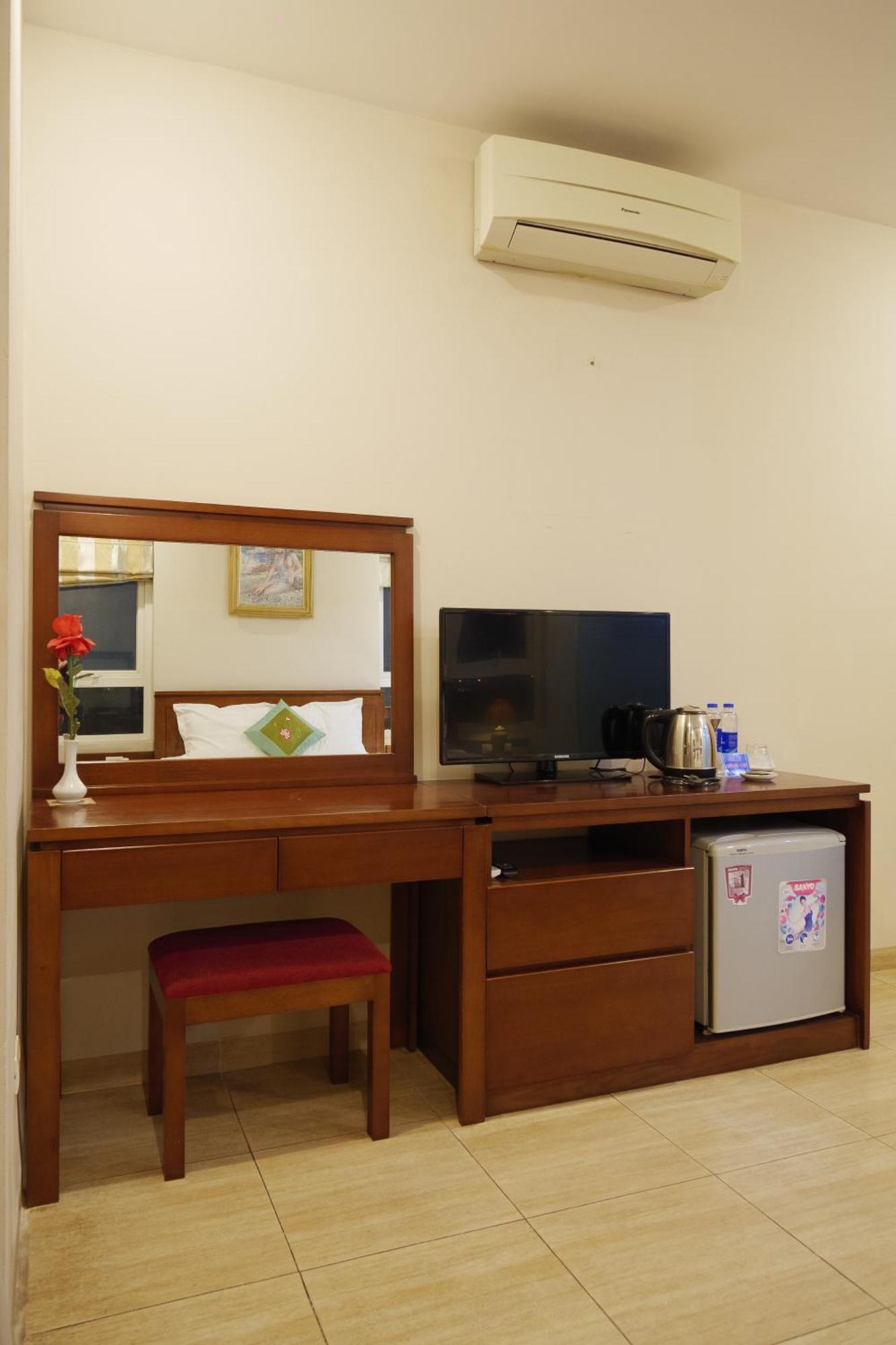 Ngan Ha Hotel Long Bien Hanoi Exterior photo